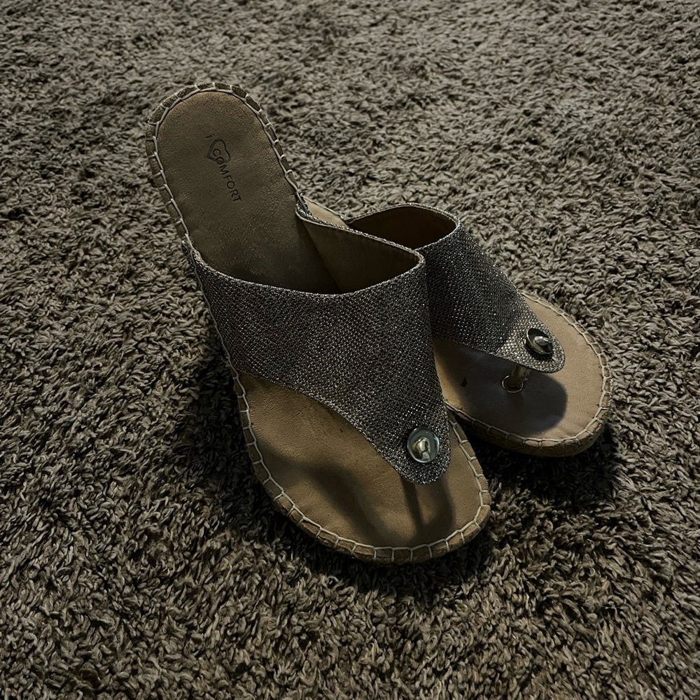 I Heart Comfort Gold Metallic Wedge Thong Sandals 9M
